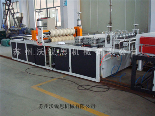 選擇合成樹脂瓦設(shè)備一定不能貪圖小便宜